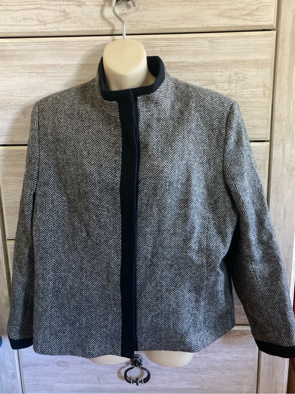 VINTAGE 100% Wool Herringbone Button Snap Jacket in Black & Gray Women’s Size 18